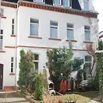 Im Hinterhaus لبسيا