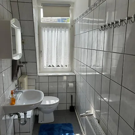 Im Hinterhaus * لبسيا